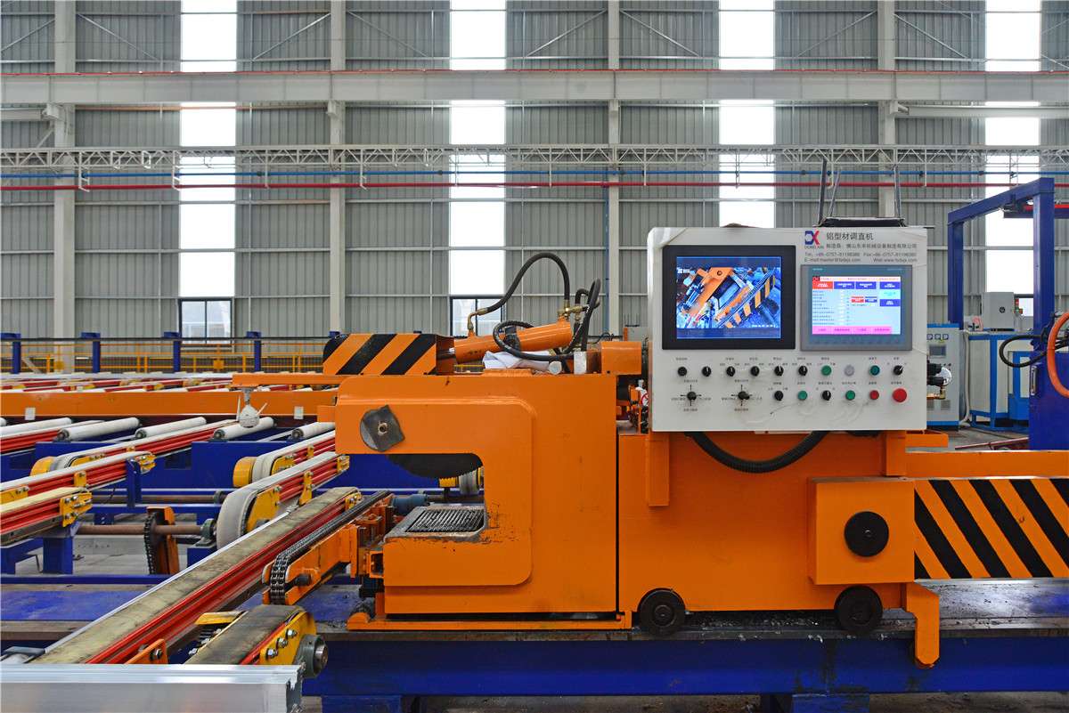 自動拉直機(jī)